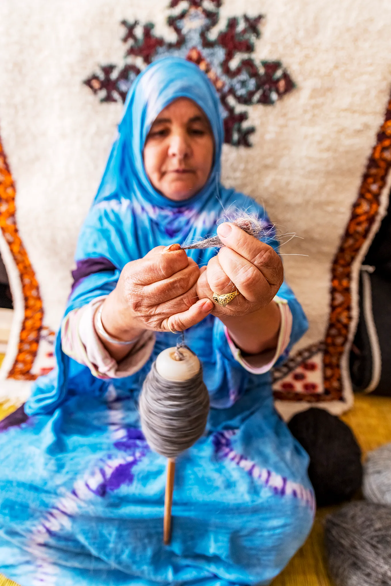 Agence de photographie / Agence Imaginium / Oussama Rhaleb / Photographe professionnel / Paysage / Morocco / Sud / Maroc / Dakhla / Assa / Photo / Esmara / Laayoun / Guelmim / nature / Desert / Guelmim / tan tan / Imlili / tourisme / maroc / Terfaya / / Rabat / Casablanca / Photo Magazine / Patrimoine / publicité / Historique / Histoire / Dunes / Sud maroc / tissage / laine / tapis / femme / Sahraoui / Artisanat / shooting