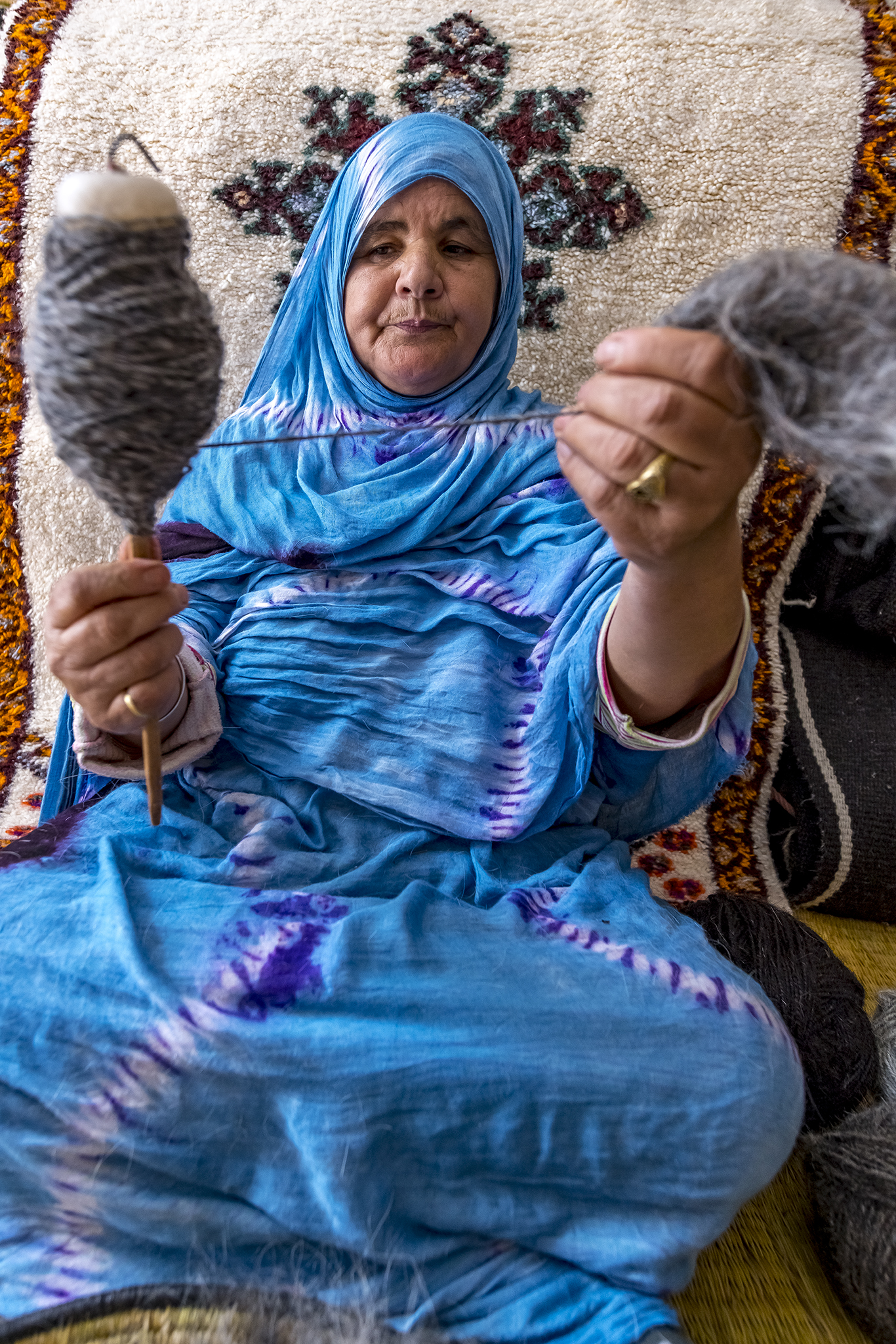 Agence de photographie / Agence Imaginium / Oussama Rhaleb / Photographe professionnel / Paysage / Morocco / Sud / Maroc / Dakhla / Assa / Photo / Esmara / Laayoun / Guelmim / nature / Desert / Guelmim / tan tan / Imlili / tourisme / maroc / Terfaya / / Rabat / Casablanca / Photo Magazine / Patrimoine / publicité / Historique / Histoire / Dunes / Sud maroc / tissage / laine / tapis / femme / Sahraoui / Artisanat / shooting