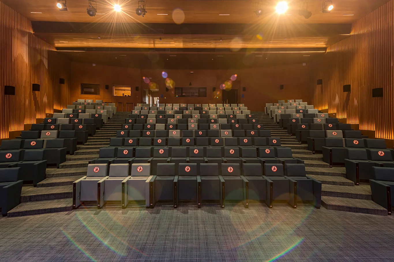 Agence de photographie / Agence Imaginium / Oussama Rhaleb / Photographe professionnel / Hôtel / architecture / Design / Maroc / Rabat / Casablanca / Photo Magazine / Patrimoine / publicité / Salon / magazine / Morocco / architecture / Salle de conférence / fédération royale de Football / Football