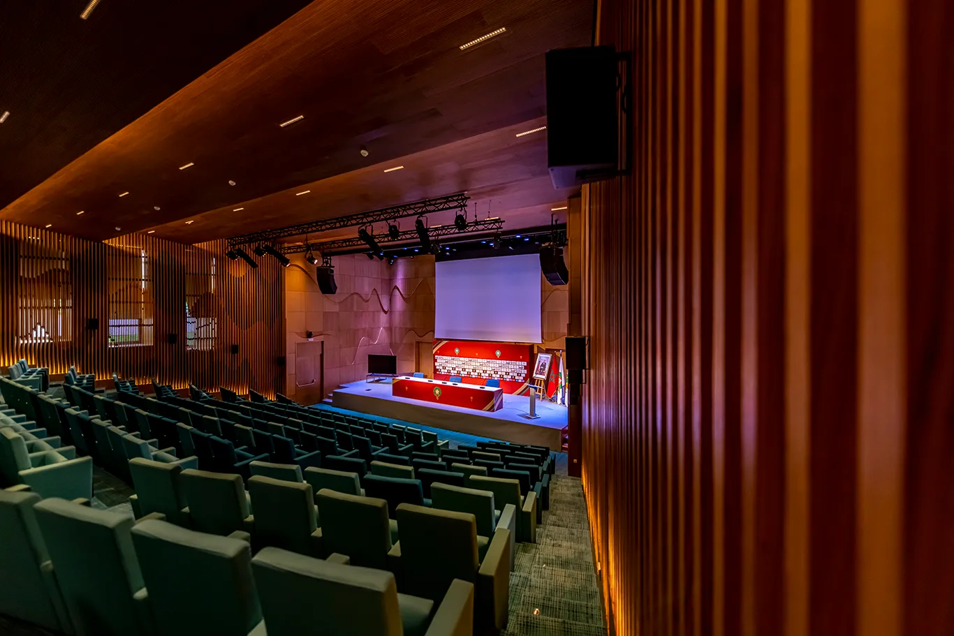 Agence de photographie / Agence Imaginium / Oussama Rhaleb / Photographe professionnel / Hôtel / architecture / Design / Maroc / Rabat / Casablanca / Photo Magazine / Patrimoine / publicité / Salon / magazine / Morocco / architecture / Salle de conférence / fédération royale de Football / Football